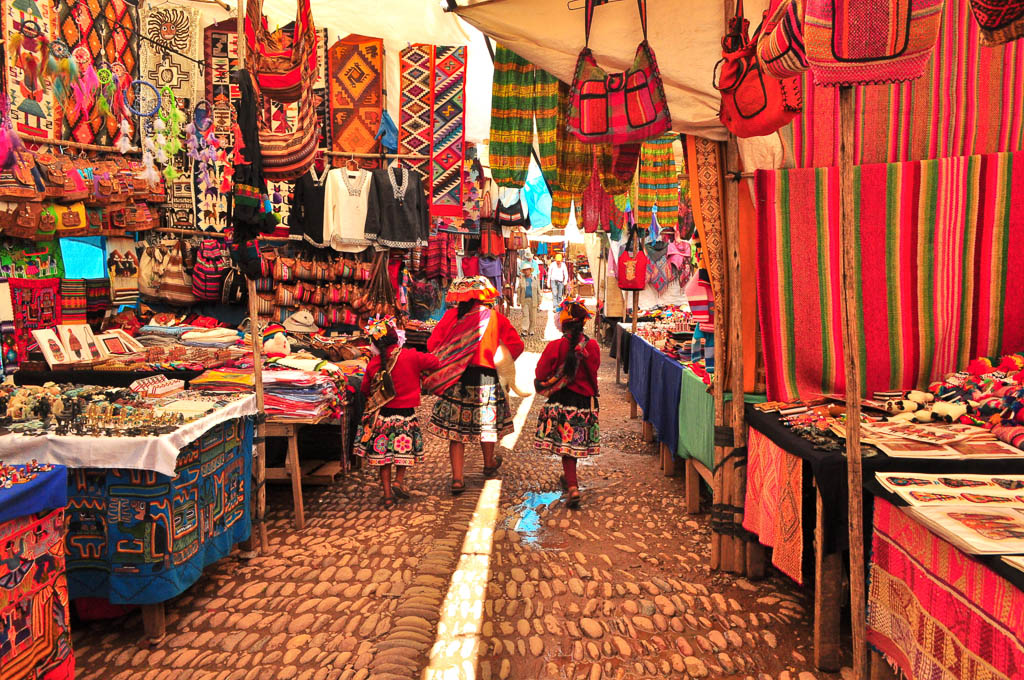 Pisac traditional market